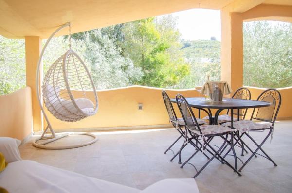 A la foto es mostra l'objecte Oasi di Pace con Terrazzo - 5min Spiaggia Budoni situat a la ciutat de Brunella.