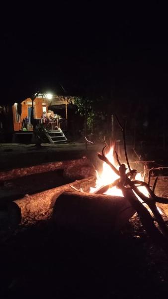 Nella foto è visibile l'oggetto Bosulu surfcamp malakopa situato nella città di Malakopa.