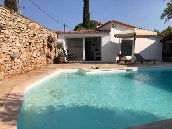 A la foto es mostra l'objecte Small Pool Villa at Marathon Greece situat a la ciutat de Grammatiko.