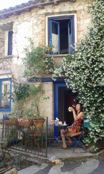 A la foto es mostra l'objecte Maisonnette typique, coeur du village médiéval de Sauve situat a la ciutat de Sauve.