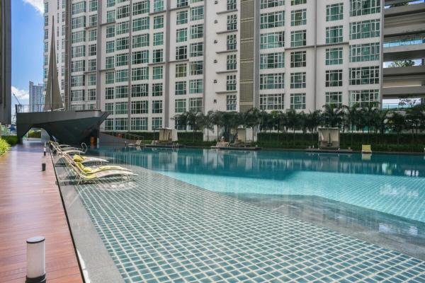 Bilde 6: Complete facility with MRT, KL and Pool view