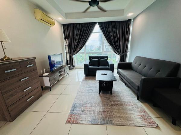 Bilde 9: Complete facility with MRT, KL and Pool view