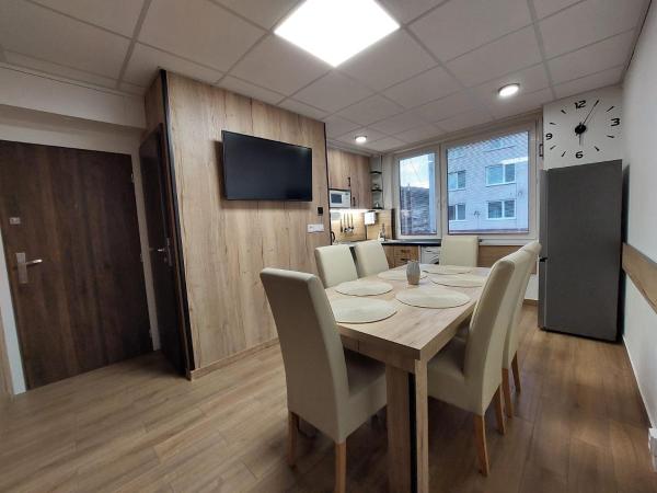 A la foto es mostra l'objecte Apartmán Discovery situat a la ciutat de Runina.