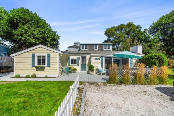 Riverside Retreat Minutes To Beach Updated Kitchen - Massachusetts