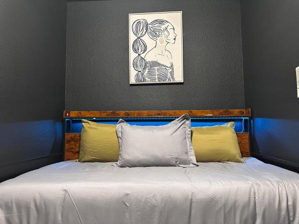 San Diego Escape Stylish Room Close To Downtown - San Diego, CA
