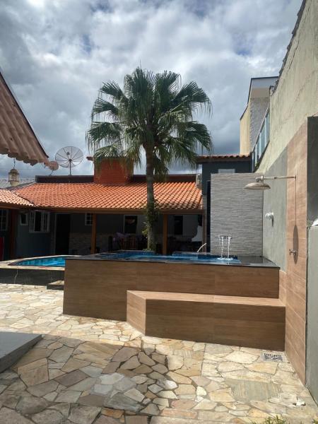 På billedet ses objektet Casa com localização privilegiada, piscina e churrasqueira - Condomínio Morada da Praia beliggende i byen Bertioga.