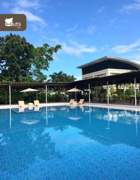 A la foto es mostra l'objecte Huts by Little Green Kitchen situat a la ciutat de Utap.