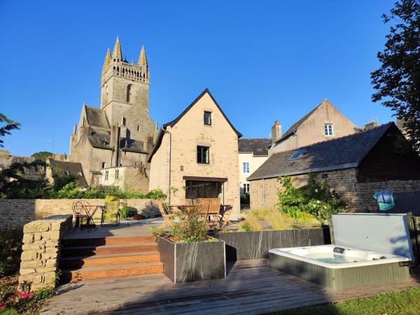 A la foto es mostra l'objecte Les Hauts de l'Abbatiale situat a la ciutat de Quimperlé.