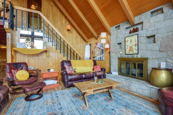 Zdjęcie 5: Deck, Mountain Views Colorful Retreat in Vernon!