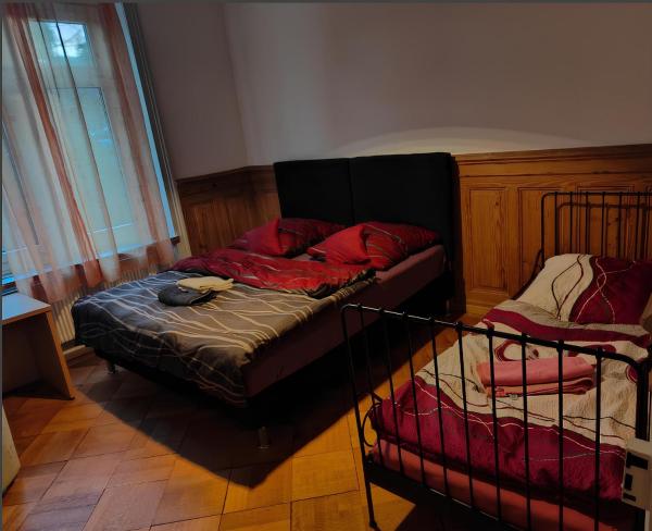 Auf dem Foto ist das Objekt Zentrales Zimmer im 1OGC 2 Gehminuten zum Bahnhof Solothurn in der Stadt Solothurn zu sehen.