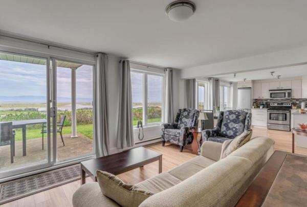 Na fotografii je vidět objekt L'Islet sur le fleuve Condo nacházející se ve městě L'islet Sur Mer.