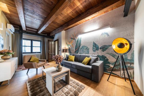Na fotografii je vidět objekt Suite Deluxe in Palazzo Storico - Centro Sassari - Appartamento Sassari nacházející se ve městě Sassari.