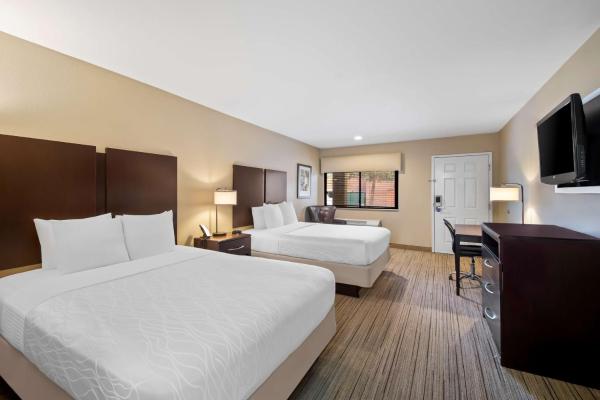 Na zdjęciu widoczny jest obiekt Best Western Cedar Inn położony w mieście Cedar Park.