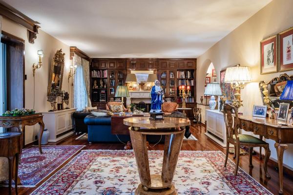 A la foto es mostra l'objecte An eclectic pied a terre in Dionysos situat a la ciutat de Ánoixis.