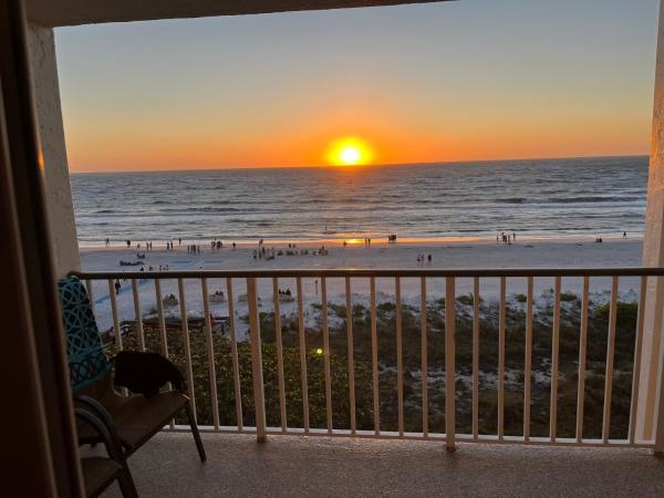 På billedet ses objektet Apollo 503 Beachfront Condo Marco Island beliggende i byen Marco Island.