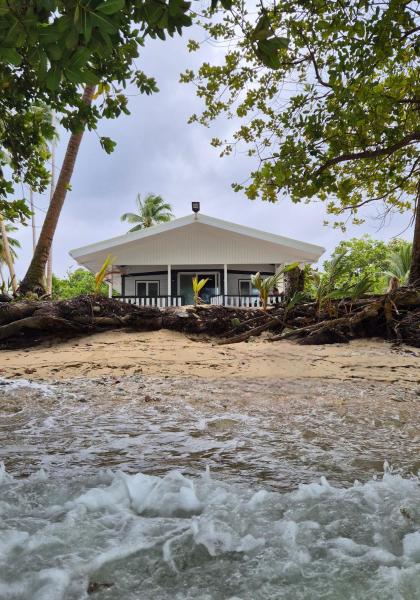 La photo montre l'objet Majuro Beachfront Container Home situé dans la ville de Majuro.