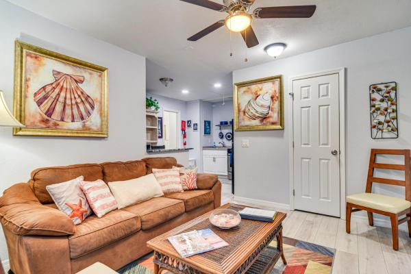 Nella foto è visibile l'oggetto 1 Mi to Downtown Clearwater Apt with Private Patio! situato nella città di Clearwater.
