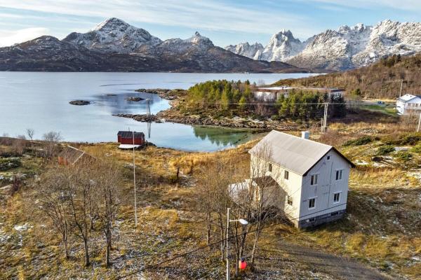 A la foto es mostra l'objecte Kvitsand Lofoten adventure situat a la ciutat de Selnes.