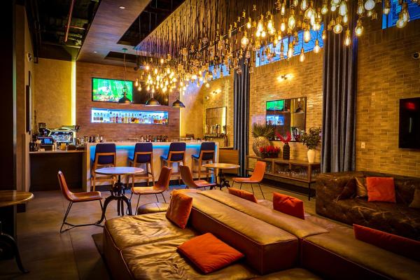 På billedet ses objektet 42 Hotel Williamsburg beliggende i byen Brooklyn.