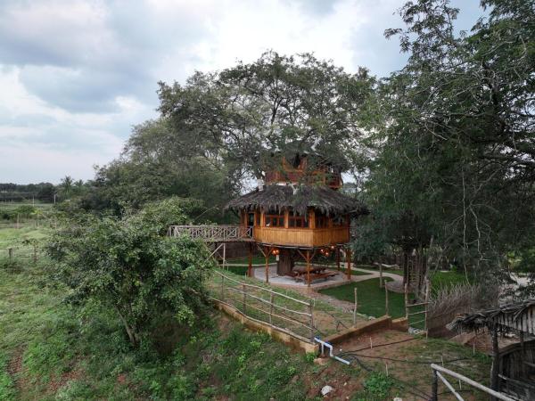 A la foto es mostra l'objecte Wonderland By Jade - Treehouse Villa situat a la ciutat de Būdikote.