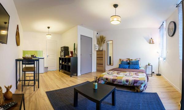 Na fotografii je vidět objekt Confortable studio 2 Pers wifi nacházející se ve městě Saint-Quentin.