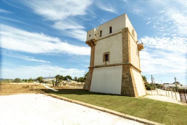 Nella foto è visibile l'oggetto Visitsicilia Torre Marausa situato nella città di Marausa.