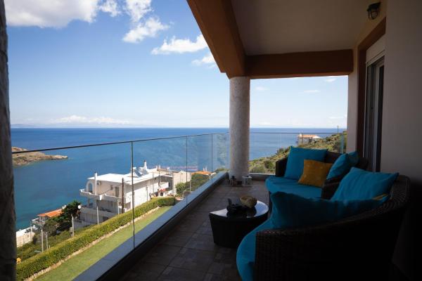 På bilden syns objektet Blue Horizon Villa som ligger i staden Keratea.