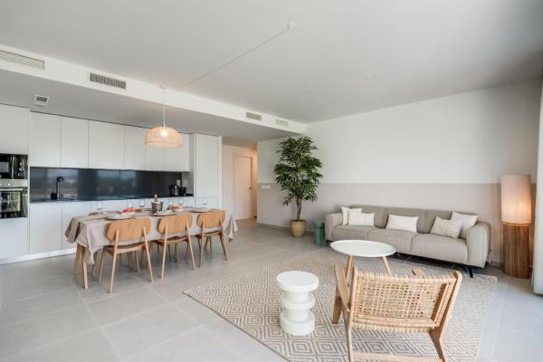 Charming 3br Apartment With Panoramic Views - Estepona