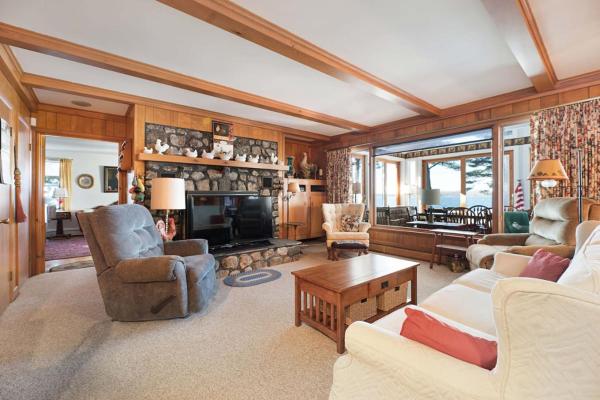 Na foto é possível ver o objeto The Pilot & Plover Lakeside Retreat localizado na cidade de Windham.