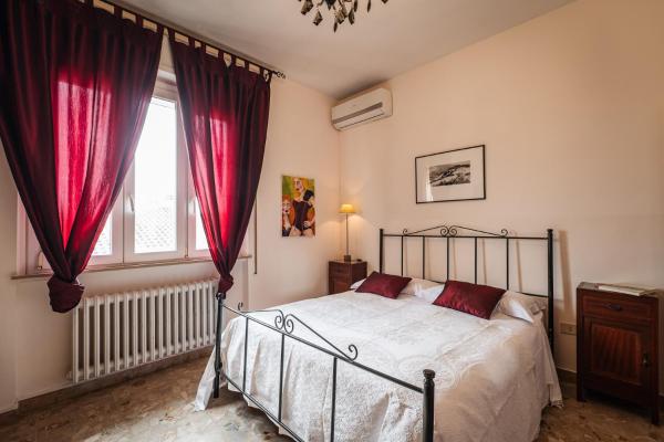 Na zdjęciu widoczny jest obiekt B&B Casa Fuori Casa - 200 mt dal casello autostradale, parcheggio gratuito, garage moto położony w mieście Senigallia.