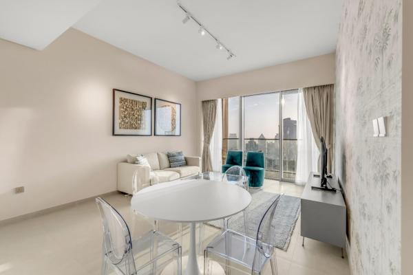 Na zdjęciu widoczny jest obiekt Skyline View, Stay High Rise Luxury next to Burj położony w mieście Dubaj.