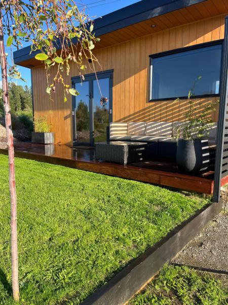 Zdjęcie 4: Tiny home with mountain and orchard views