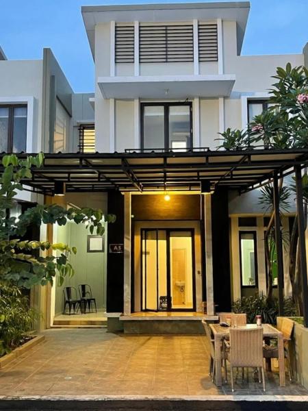 Auf dem Foto ist das Objekt Cosmo Park Town House in der Stadt Jakarta zu sehen.