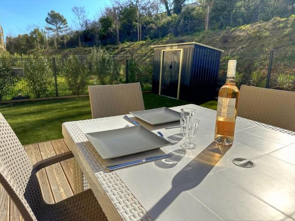 Kuvassa näkyy kohde Appartement cozy avec jacuzzi privé, Brignoles, joka sijaitsee kaupungissa Brignoles.