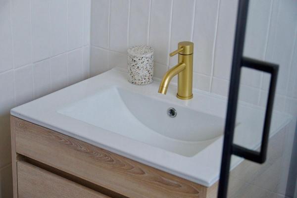 Foto 4: Bright, Modern Studio Apartment