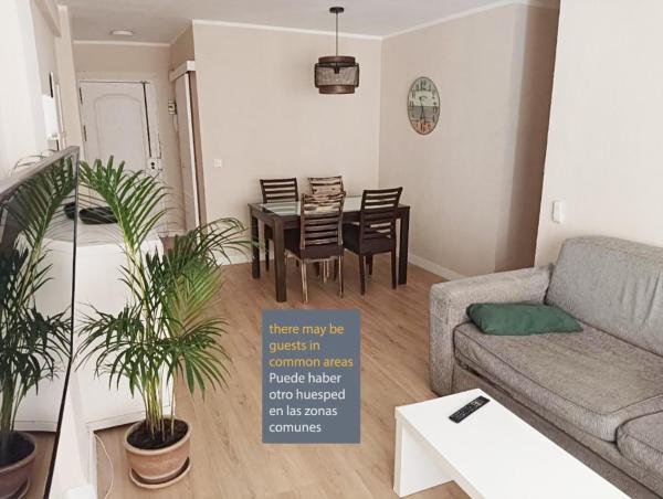 Na zdjęciu widoczny jest obiekt Habitaciones en Apartamento compartido DELICIAS ROOM Cerca del Mar, Aeropuerto, Ave y Metro położony w mieście Malaga.
