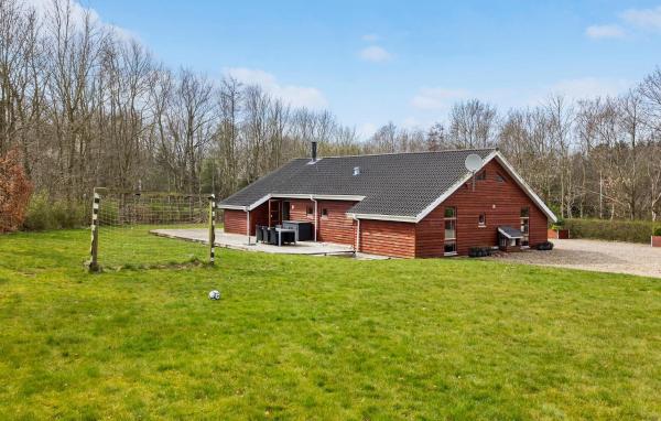 A la foto es mostra l'objecte Cozy Home In Spøttrup With Sauna situat a la ciutat de Vadum.