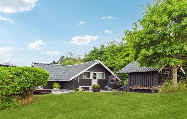 A la foto es mostra l'objecte Nice Home In Ebeltoft With Wifi situat a la ciutat de Ebeltoft.