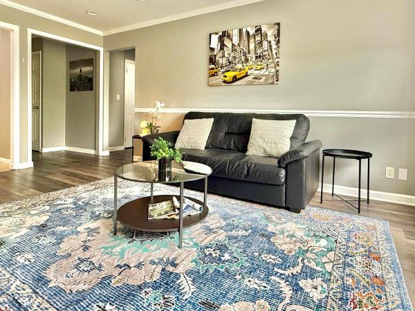 På billedet ses objektet ATL Downtown 2BD KingBed Onsite Parking City View LM508 beliggende i byen Atlanta.