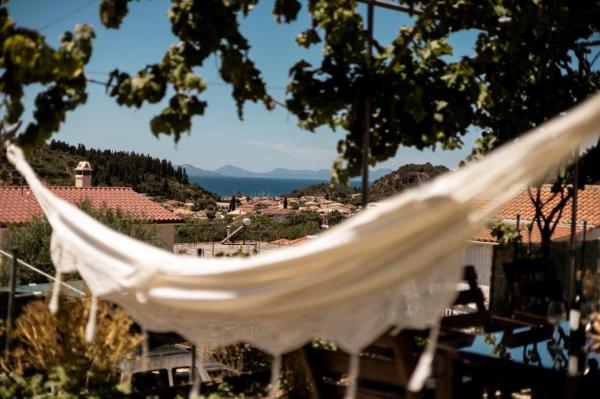 A la foto es mostra l'objecte Casa Helmi Sivota situat a la ciutat de Igoumenitsa.