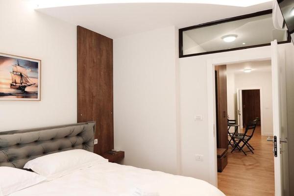 Apartment 104, Tirana