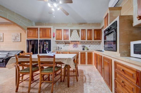 Auf dem Foto ist das Objekt Bright & Spacious Beachside Apartment by SF Homes in der Stadt Marsaskala zu sehen.