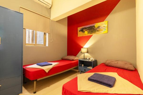 A la foto es mostra l'objecte Quiet ensuite budget twin room situat a la ciutat de Sliema.