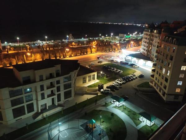 A la foto es mostra l'objecte Mirvari situat a la ciutat de Sumqayit.