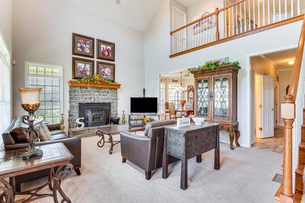 Auf dem Foto ist das Objekt Spacious Warrensburg Getaway with Fireplace! in der Stadt Centerview zu sehen.