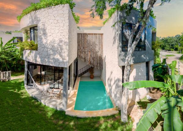 La photo montre l'objet 2 Tropical Bohemian Villas-2 Priv Pool-BBQ 3A-3B situé dans la ville de Tulum.