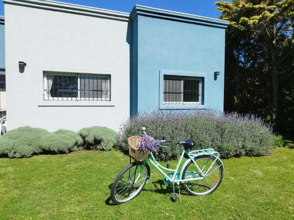 A la foto es mostra l'objecte AIRES DE MIRAMAR - Casa BELEN- Moderna con jardín, en barrio Las Lomas de Miramar situat a la ciutat de Miramar.