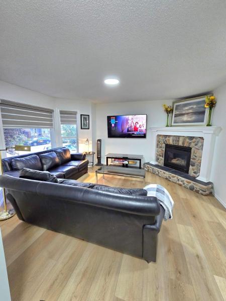 写真にはカルガリー市にあるMagnificent 3-Bed Homeが写っています。