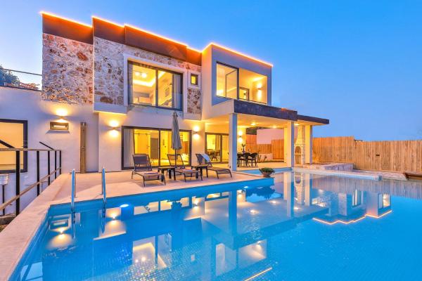 The photo shows the Villa Seral located in the city of Çerler.