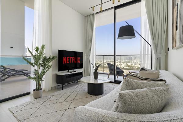 A la foto es mostra l'objecte VayK - Stylish 2BR Retreat with Jacuzzi in Binghatti Onyx situat a la ciutat de Dubai.